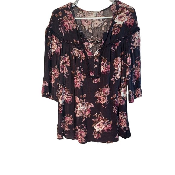 Pale Sky Tops - Women Boutique Top Pale Sky Size 1X With Peekaboo Design